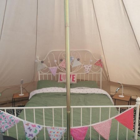 Wildberry Glamping Hotel Orgères-la-Roche Buitenkant foto