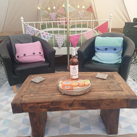 Wildberry Glamping Hotel Orgères-la-Roche Buitenkant foto