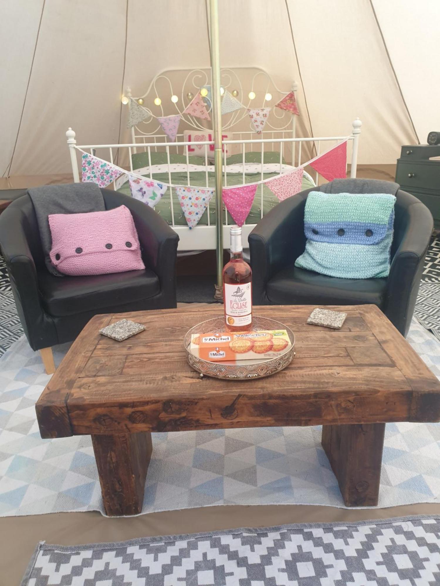 Wildberry Glamping Hotel Orgères-la-Roche Buitenkant foto